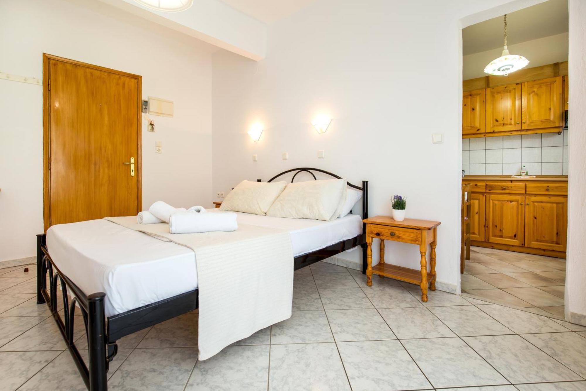 Ianos Apartments Потос Екстериор снимка