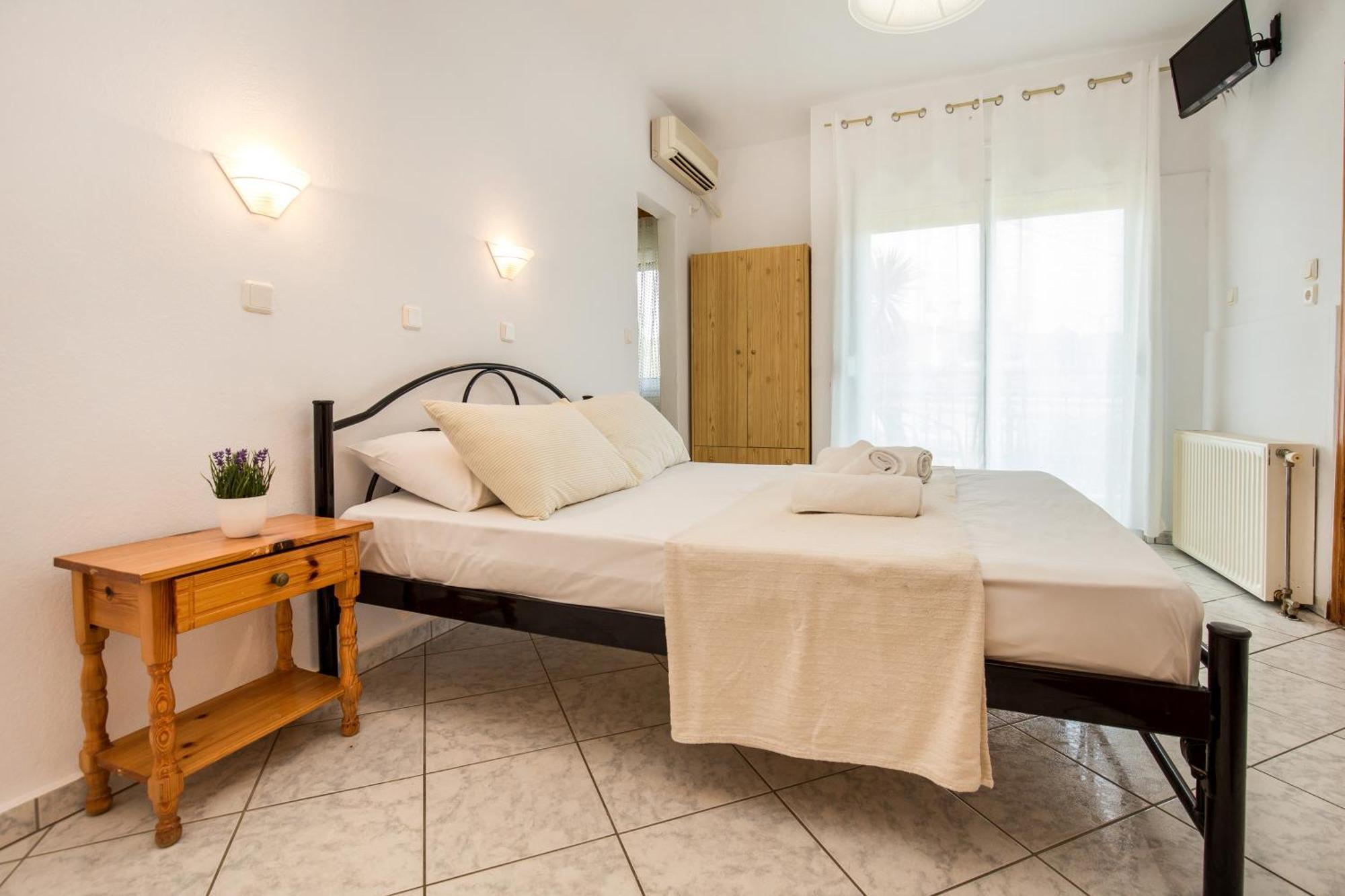 Ianos Apartments Потос Екстериор снимка