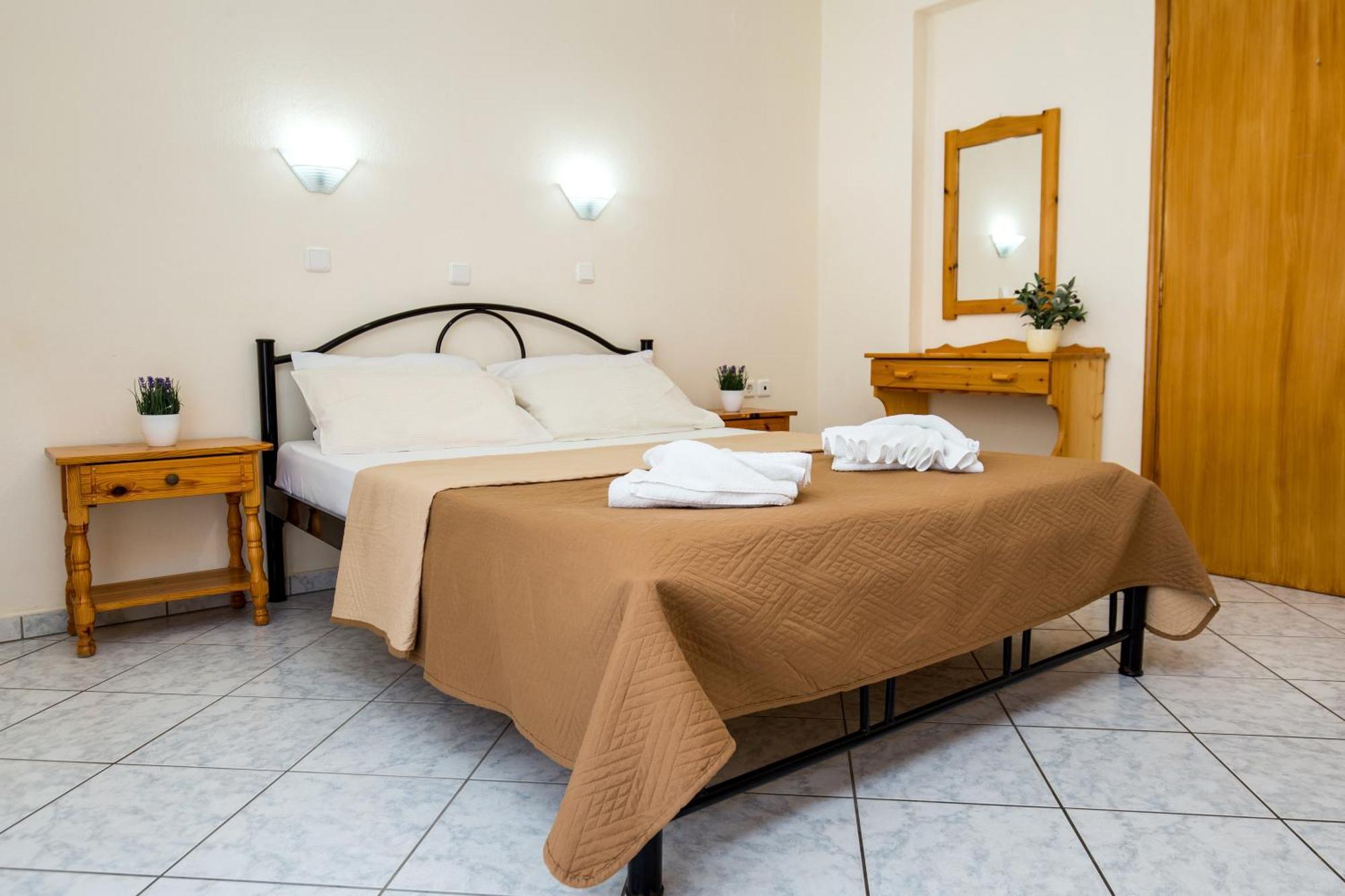 Ianos Apartments Потос Екстериор снимка