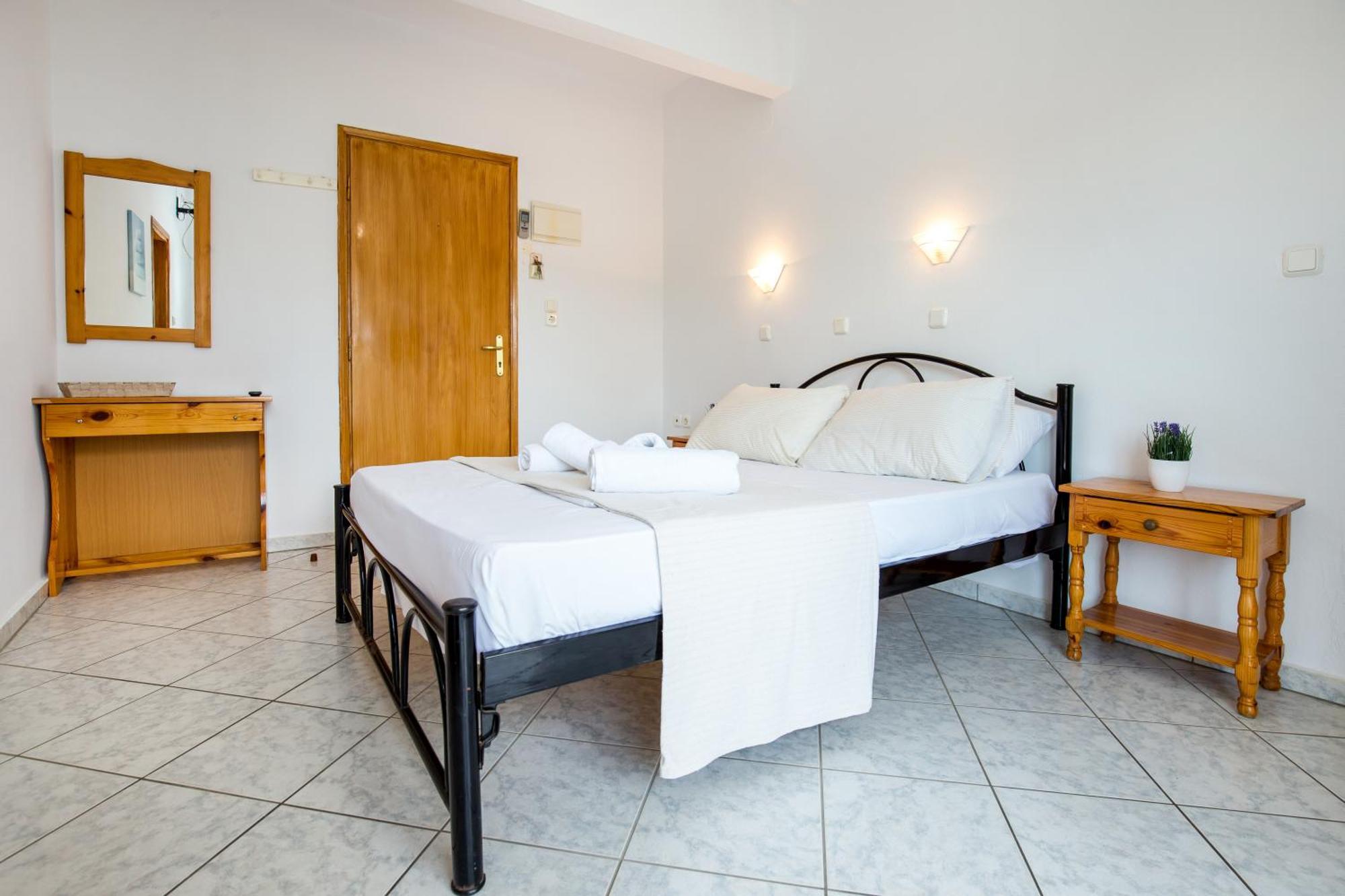 Ianos Apartments Потос Екстериор снимка