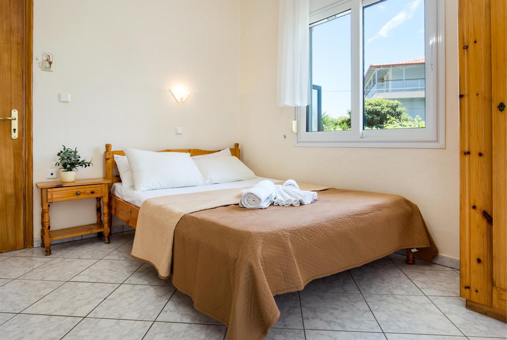 Ianos Apartments Потос Екстериор снимка
